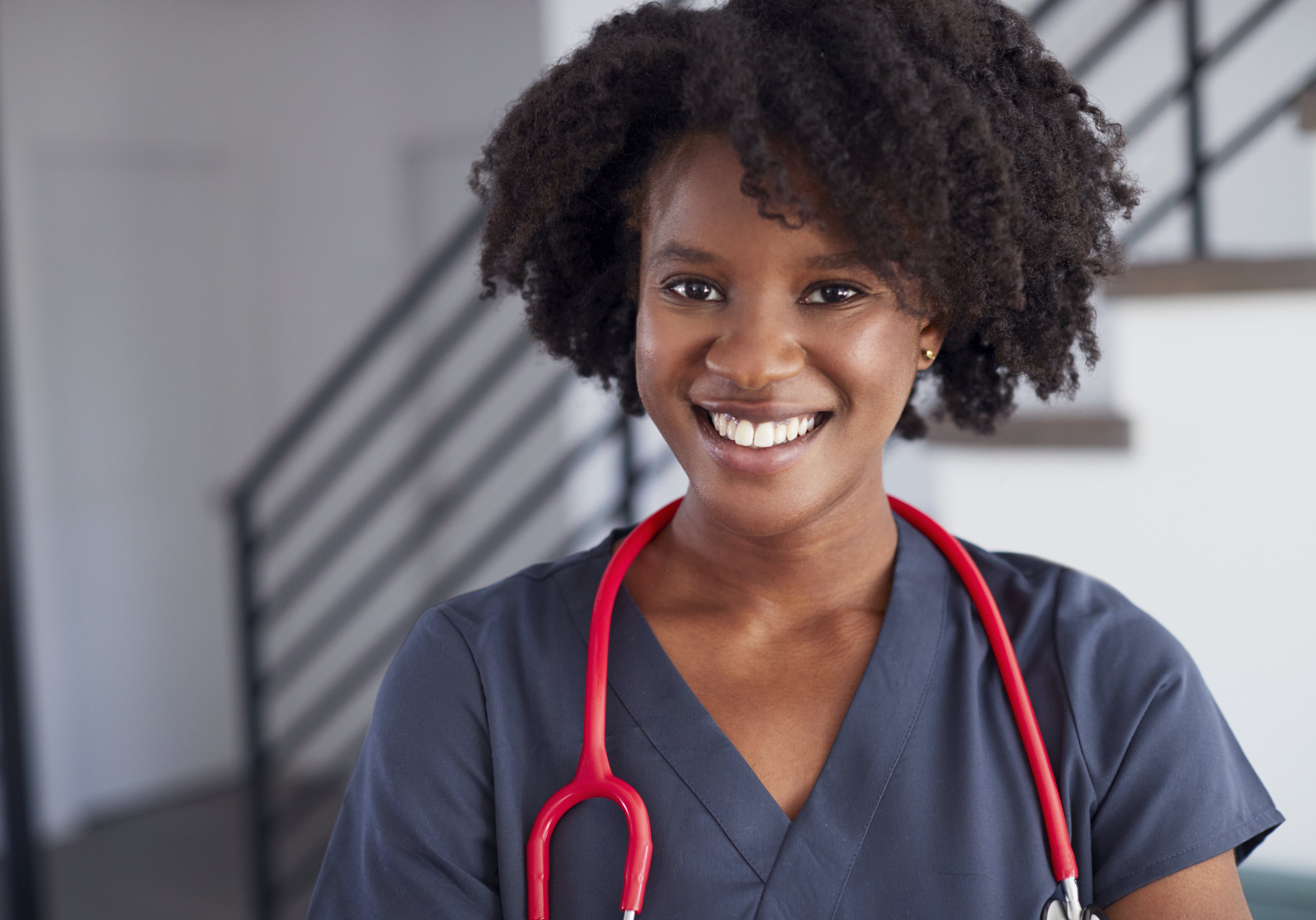 portrait-of-female-nurse-wearing-scrubs-in-ZV6RKX4-min portrait-of-female-nurse-wearing-scrubs-in-ZV6RKX4-min